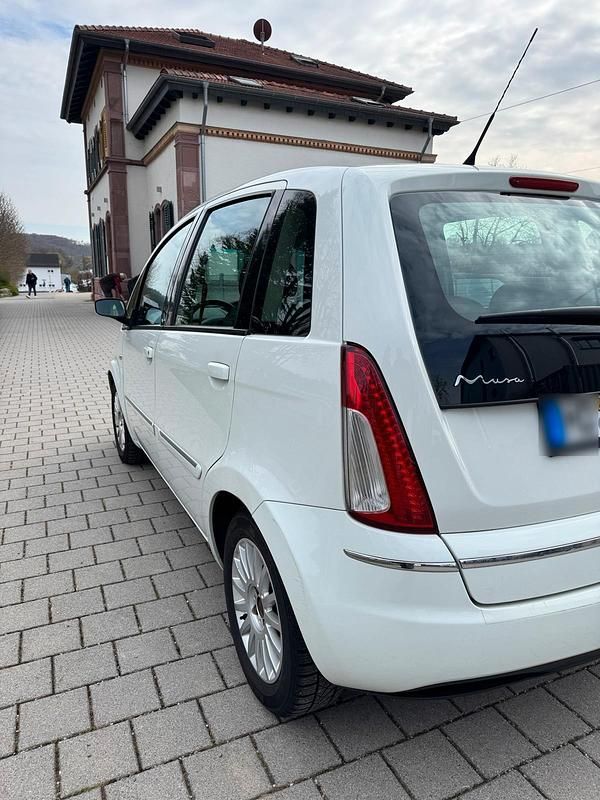 Gebraucht Lancia Musa 95 PS (69 kW) 2010 Weiß Van / Kleinbus
