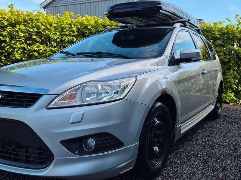Silber Gebraucht 2009 Ford Focus Ambiente Kombi | 1.450 € (Guter Preis) - Bild 1/4
