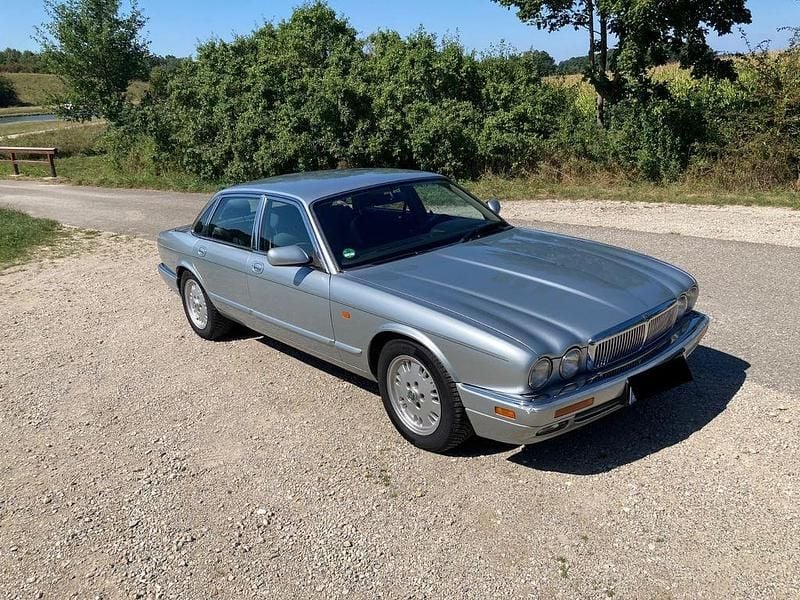 Silber Gebraucht 1995 Jaguar XJ Sovereign Limousine | 2.200 € - Bild 1/4