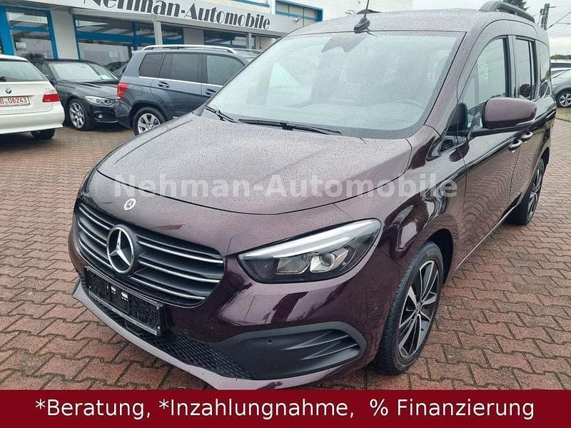Rot Gebraucht 2023 Mercedes 180 Edition Limousine | 22.700 € (Superpreis) - Bild 1/4