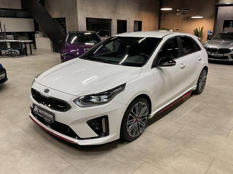 Weiß Gebraucht 2019 Kia Ceed GT Limousine | 18.980 € (Fairer Preis) - Bild 1/4