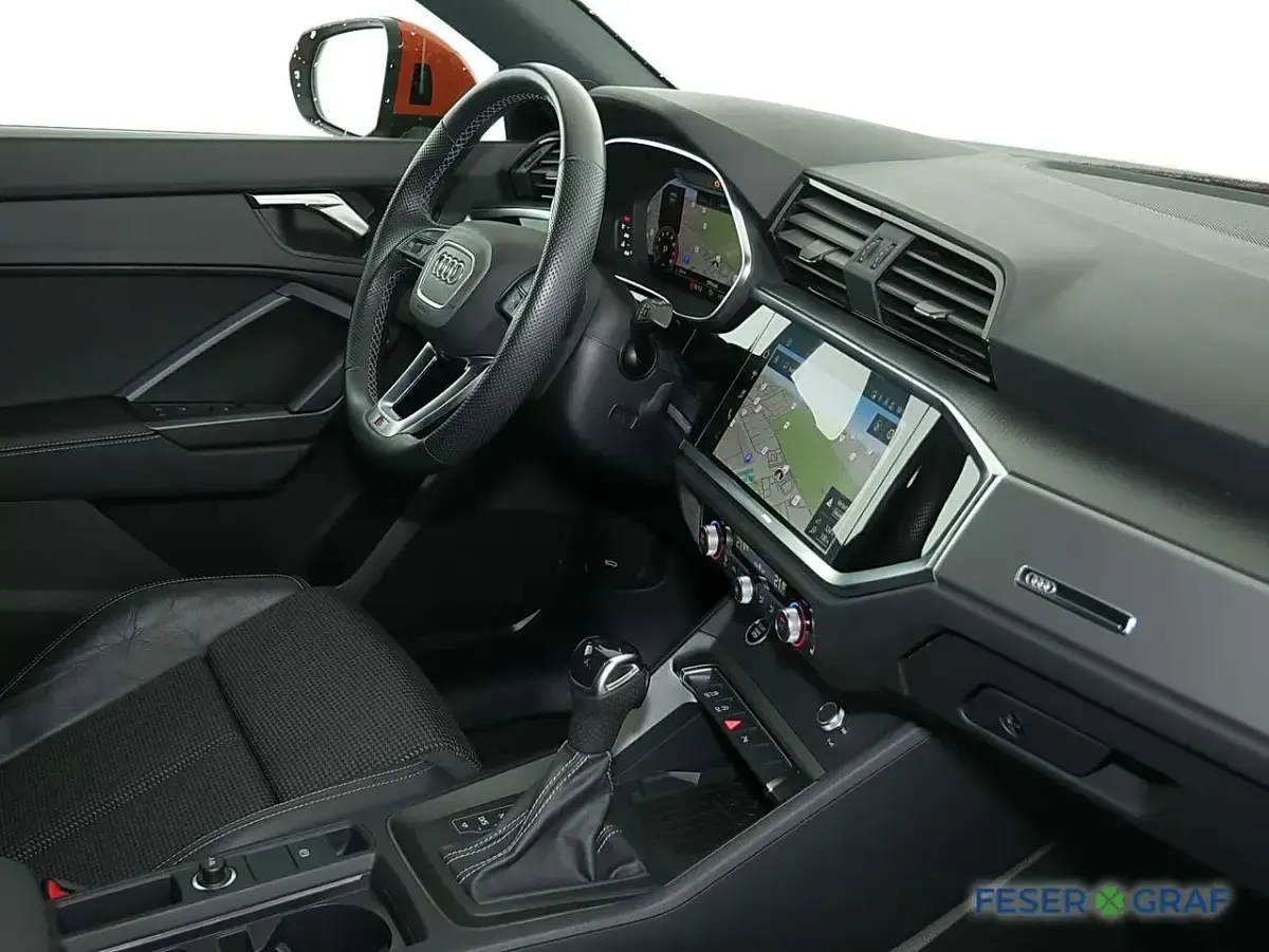 Gebraucht Audi Q3 Ambiente 150 PS (110 kW) 2023 Pulsorange SUV