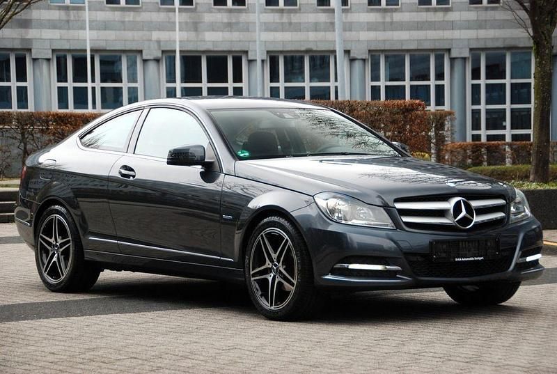 Gebraucht Mercedes C180 156 PS (114 kW) 2012 Grau Coupé