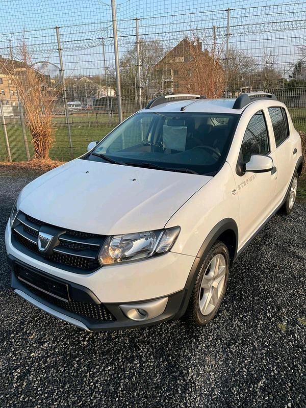 Gebraucht Dacia Sandero 90 PS (66 kW) 2015 Weiß SUV