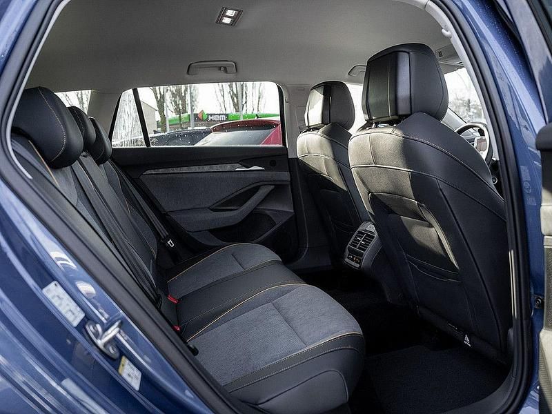 Neu Skoda Superb Selection 150 PS (110 kW) 2026 Blau Kombi