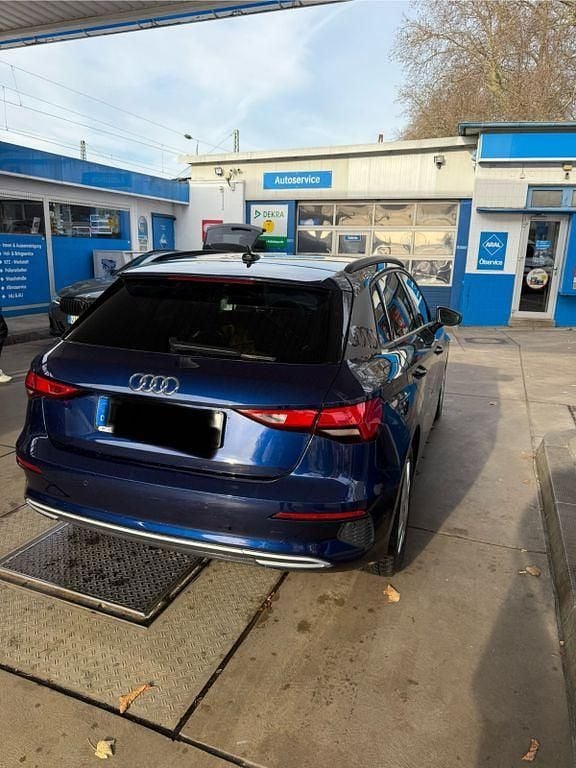 Gebraucht Audi A3 Advanced 116 PS (85 kW) 2023 Blau Limousine