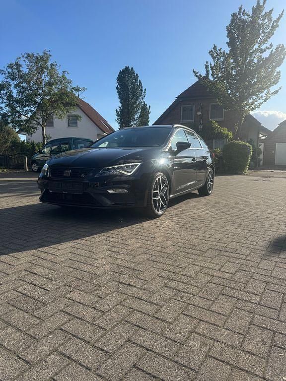 Schwarz Gebraucht 2018 Seat Leon ST FR Kombi | 16.100 € (Fairer Preis) - Bild 1/4