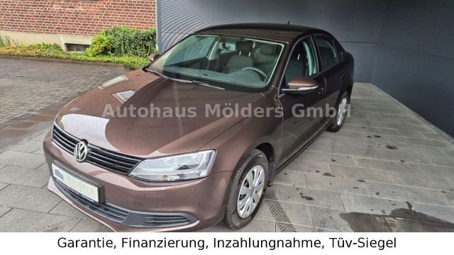 Braun Gebraucht 2014 VW Jetta Limousine | 11.750 € (Teuer) - Bild 1/4