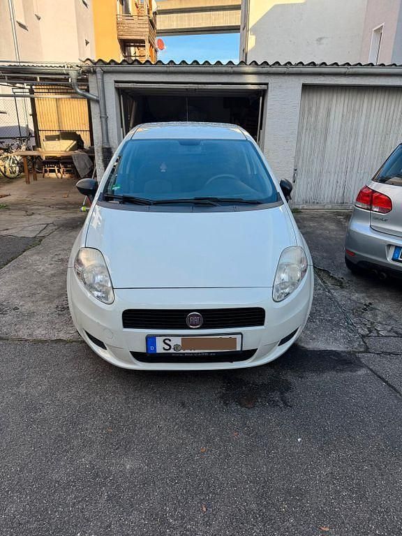 Weiß Gebraucht 2012 Fiat Grande Punto Kleinwagen | 2.500 € (Guter Preis) - Bild 1/4