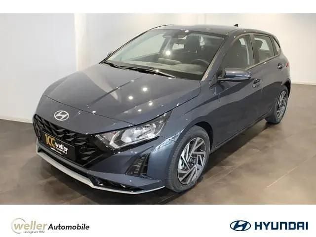 Grau Neu 2025 Hyundai i20 Trend Limousine | 22.940 € (Fairer Preis) - Bild 1/4