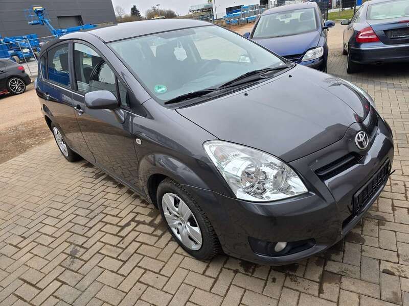 Grey metallic Gebraucht 2009 Toyota Corolla Verso Sol Van / Kleinbus | 5.800 € (Fairer Preis) - Bild 1/4