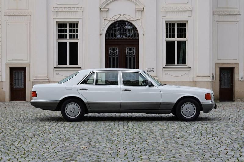 Gebraucht Mercedes 560 242 PS (177 kW) 1987 Weiß Limousine