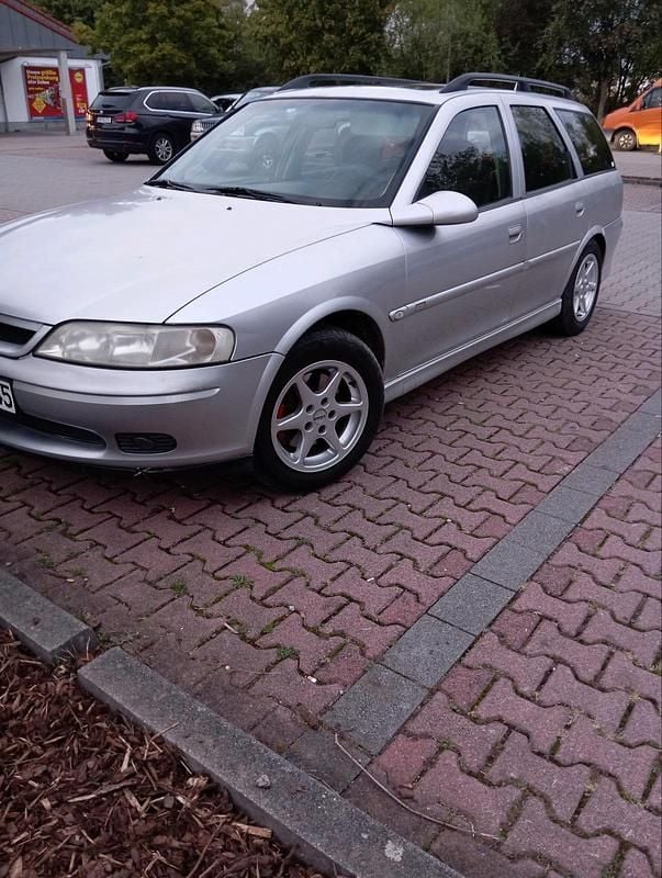 Silber Gebraucht 2000 Opel Vectra Kombi | 1.000 € (Guter Preis) - Bild 1/3
