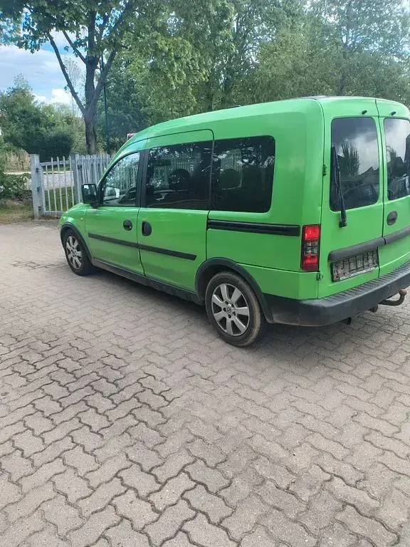 Używany Opel Combo Edition 101 KM (74 kW) 2009 Zielony Minivan