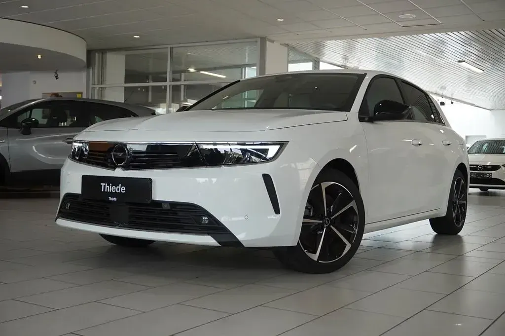 Gebraucht Opel Astra Elegance 181 PS (133 kW) 2023 Jade weiß Kleinwagen
