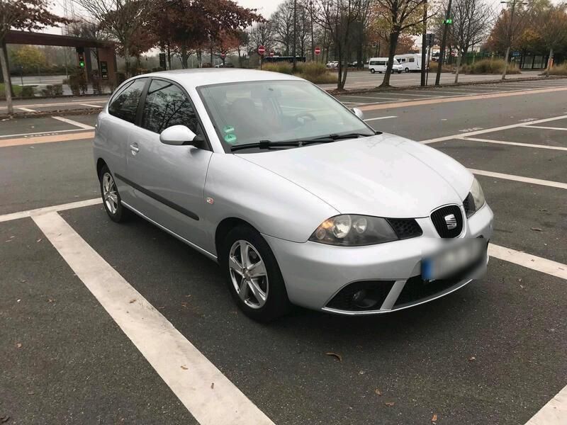 Grau Gebraucht 2009 Seat Ibiza Limousine | 1.499 € (Guter Preis) - Bild 1/4