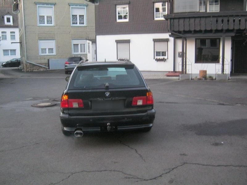 Gebraucht BMW 523 170 PS (125 kW) 2000 Schwarz Kombi