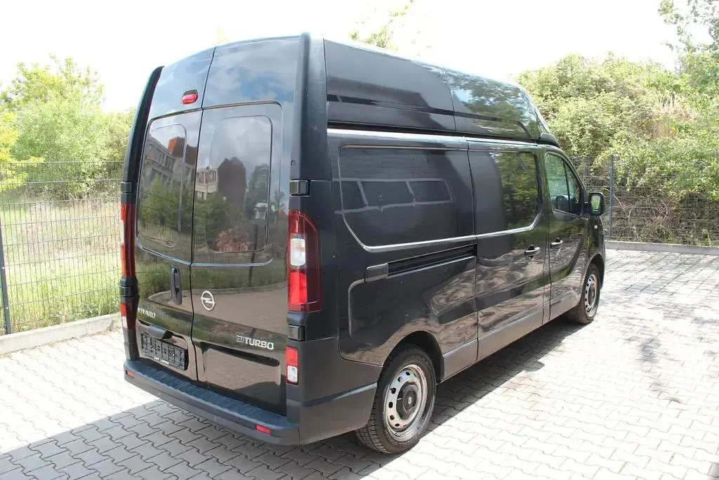Gebraucht Opel Vivaro 125 PS (91 kW) 2017 Schwarz Van / Kleinbus