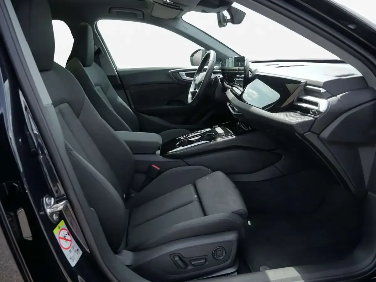 Gebraucht Audi A5 Sport 204 PS (150 kW) 2025 Firmamentblau metallic Kombi
