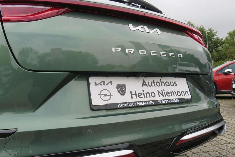 Neu Kia ProCeed GT-Line 140 PS (102 kW) 2025 Experience green metallic Kleinwagen