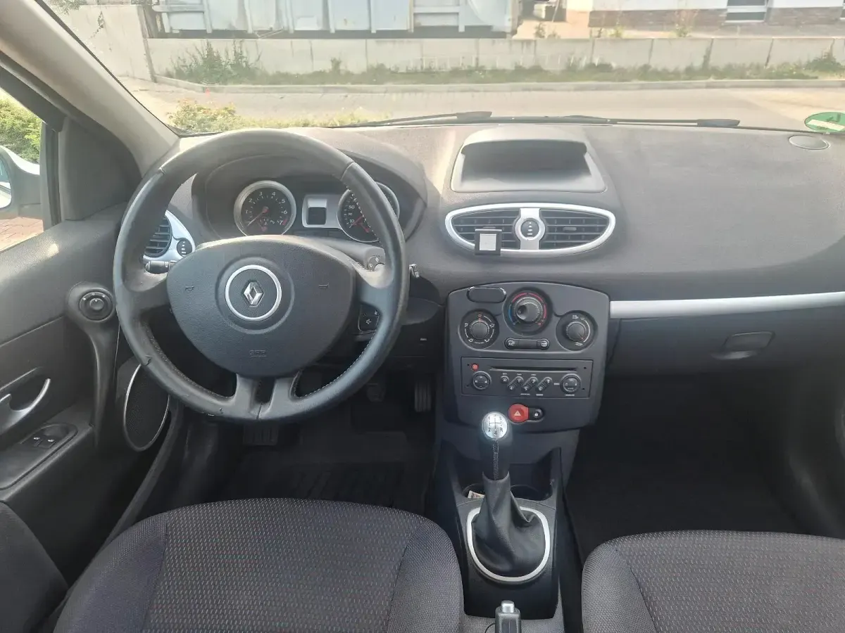 Gebraucht Renault Clio III 101 PS (74 kW) 2008 Weiß Limousine