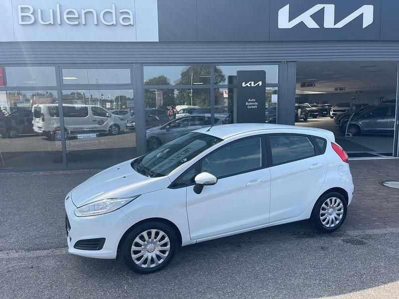 Weiß Gebraucht 2016 Ford Fiesta Trend Kleinwagen | 8.970 € (Etwas zu teuer) - Bild 1/4