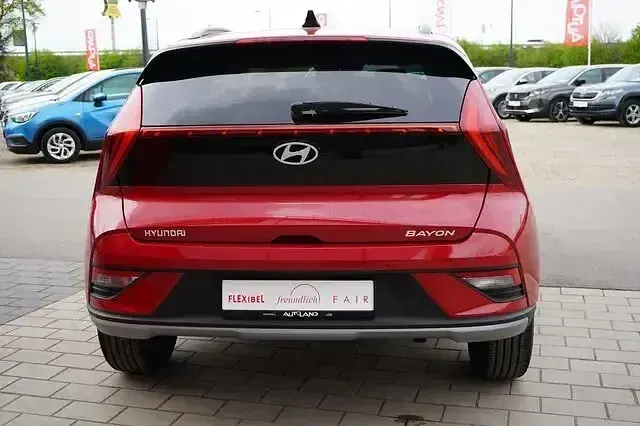 Neu Hyundai Bayon 101 PS (74 kW) 2025 Rot SUV