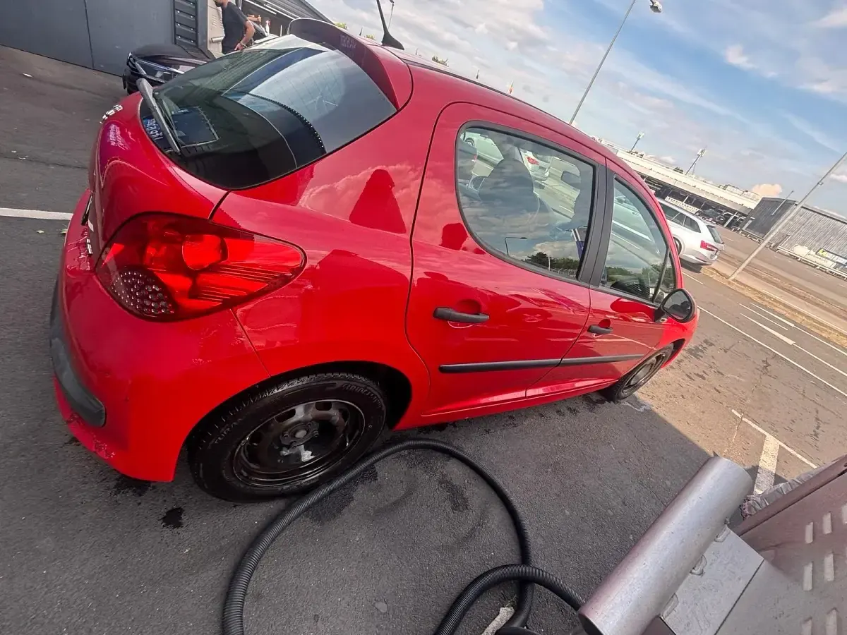 Gebraucht Peugeot 207 86 PS (63 kW) 2005 Rot Kleinwagen