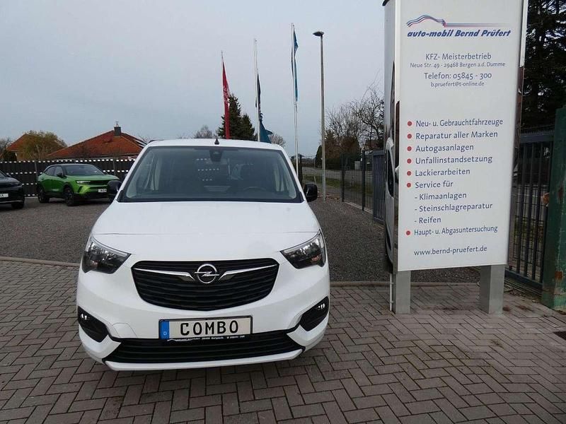 Gebraucht Opel Combo Life Elegance 131 PS (96 kW) 2022 White jade Kombi