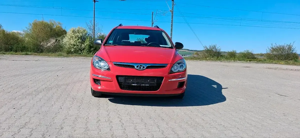 Gebraucht Hyundai i30 105 PS (77 kW) 2010 Rot Kombi