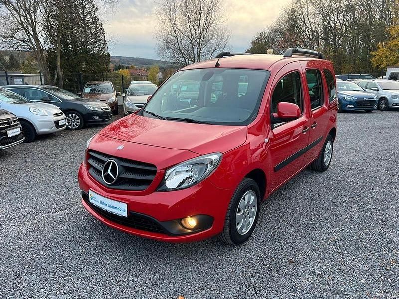 Rot Gebraucht 2019 Mercedes Citan 111 Kombi | 12.990 € (Fairer Preis) - Bild 1/4