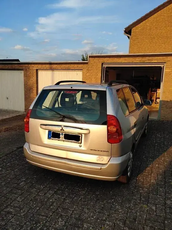 Gebraucht Mitsubishi Space Star 111 PS (81 kW) 2003 Silber Van / Kleinbus