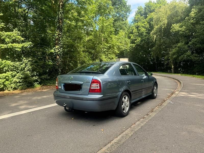 Grau Gebraucht 2007 Skoda Octavia Limousine | 1.800 € (Fairer Preis) - Bild 1/4