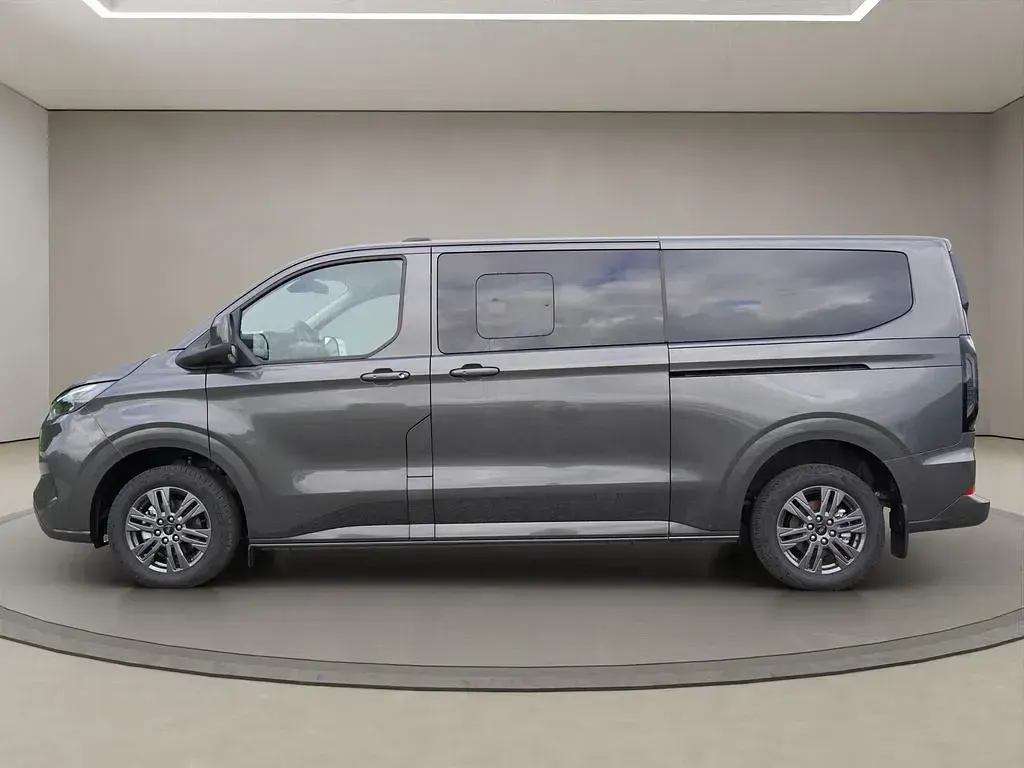 Neu Ford Tourneo Titanium 170 PS (125 kW) 2025 Magneticgrau (metallic) Van / Kleinbus