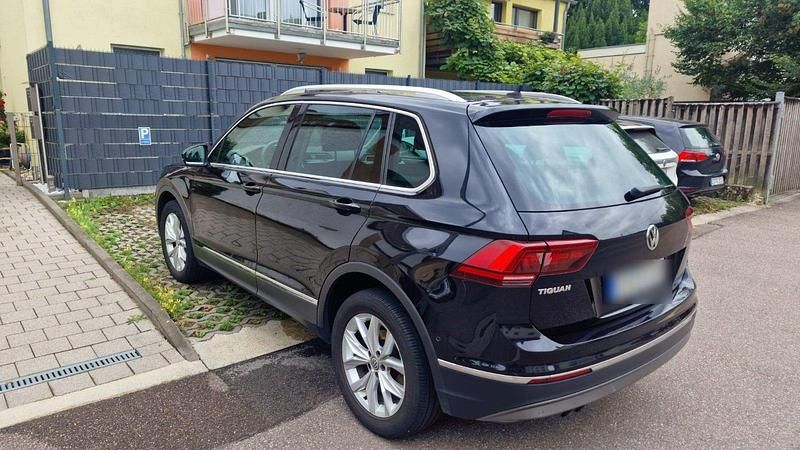 Schwarz Gebraucht 2017 VW Tiguan SUV | 15.650 € (Fairer Preis) - Bild 1/4