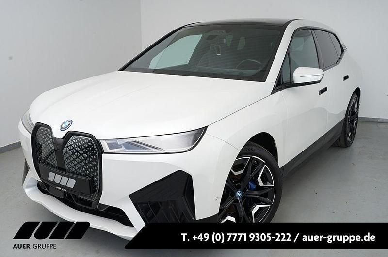 Weiß Gebraucht 2023 BMW iX Sport Line SUV | 46.490 € (Fairer Preis) - Bild 1/4