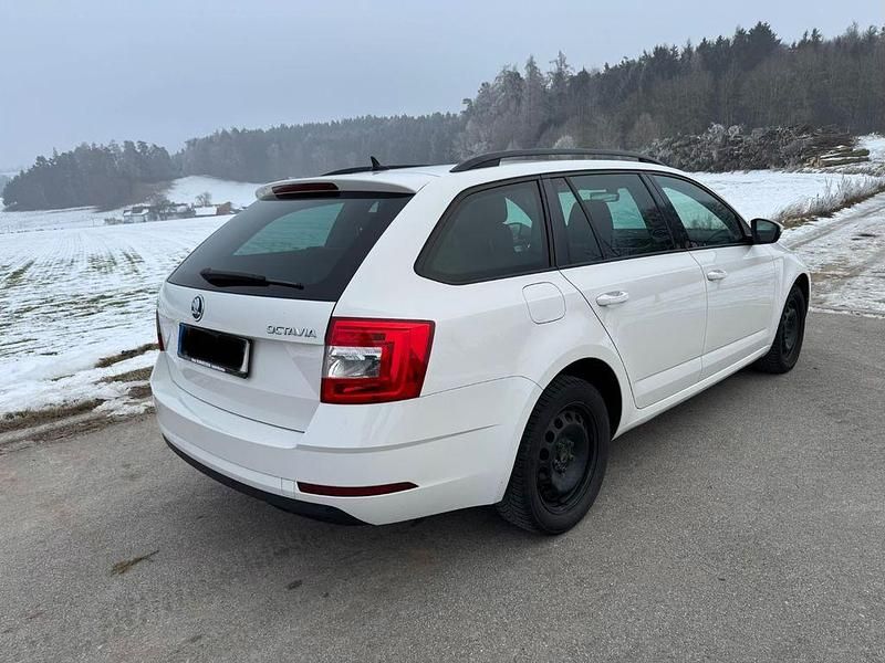 Gebraucht Skoda Octavia Tour 180 PS (132 kW) 2020 Weiß Kombi