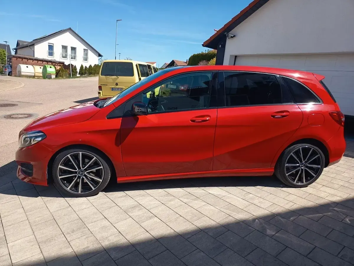 Gebraucht Mercedes B220 184 PS (135 kW) 2016 Van / Kleinbus