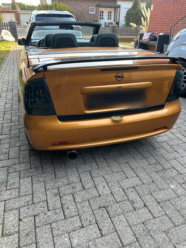Gebraucht Opel Astra Cabriolet Edition 125 PS (91 kW) 2002 Gold Cabrio
