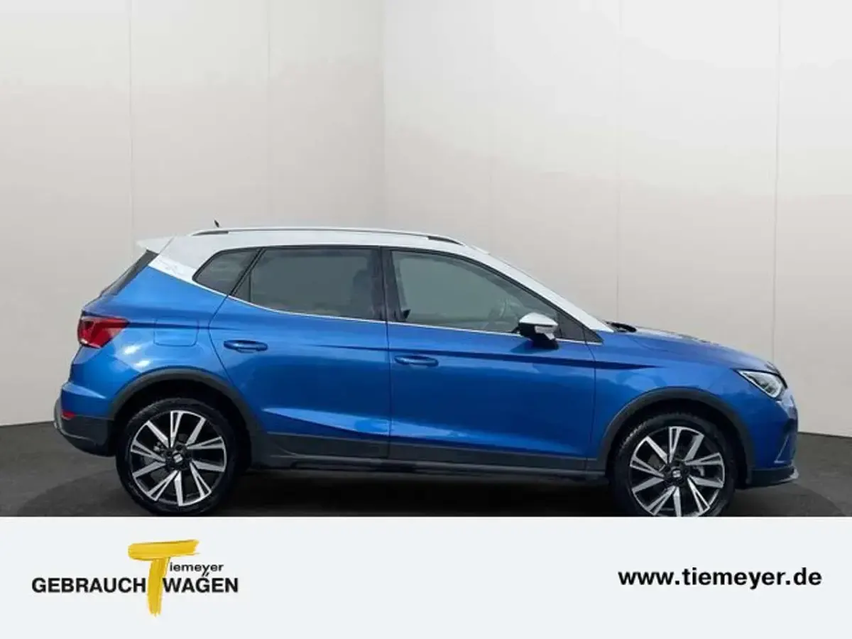 Gebraucht Seat Arona FR 110 PS (80 kW) 2023 Blauweiß SUV