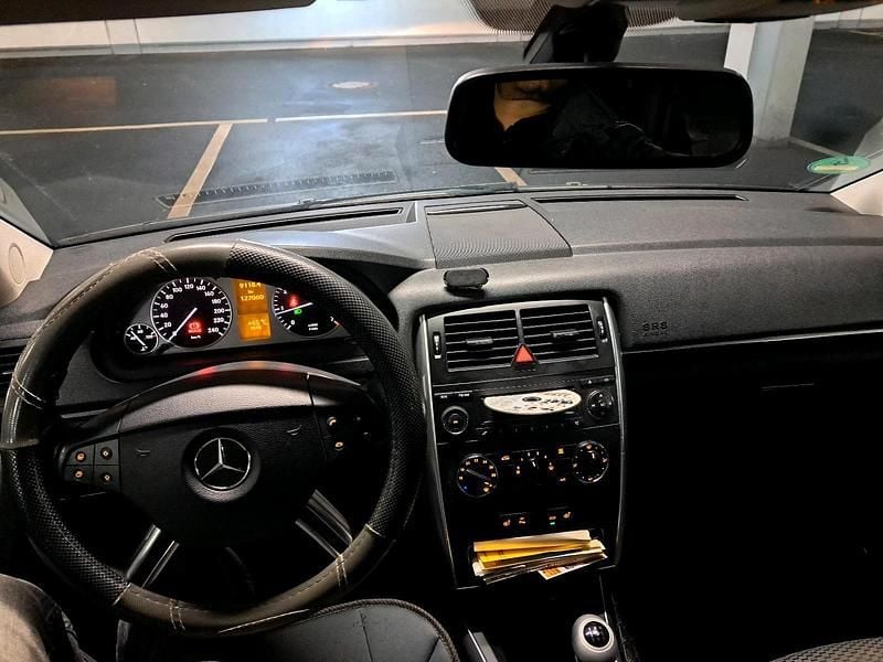 Gebraucht Mercedes 170 116 PS (85 kW) 2009 Blau Kleinwagen