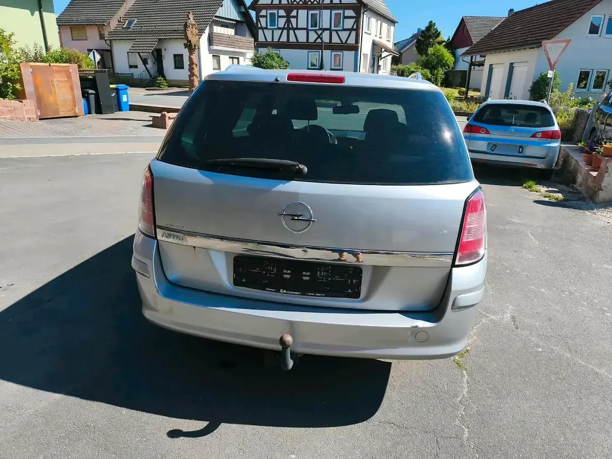 Gebraucht Opel Astra 110 PS (80 kW) 2010 Silber Kombi