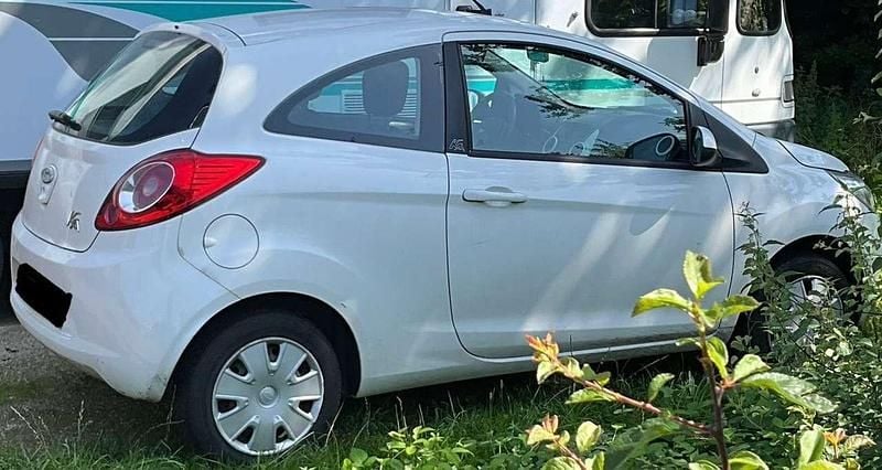 Grau Gebraucht 2011 Ford Ka Trend Kleinwagen | 1.750 € (Guter Preis) - Bild 1/4