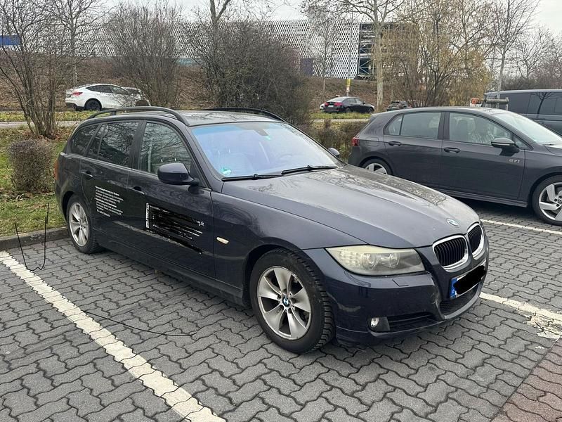 Gebraucht BMW 320 177 PS (130 kW) 2009 Blau Kombi