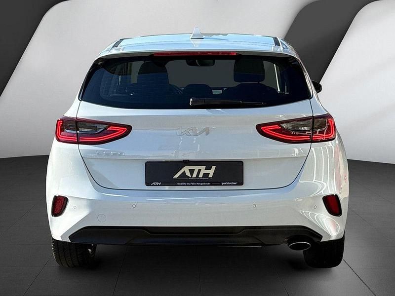Gebraucht Kia Ceed Spirit 140 PS (102 kW) 2025 Casa white Kleinwagen