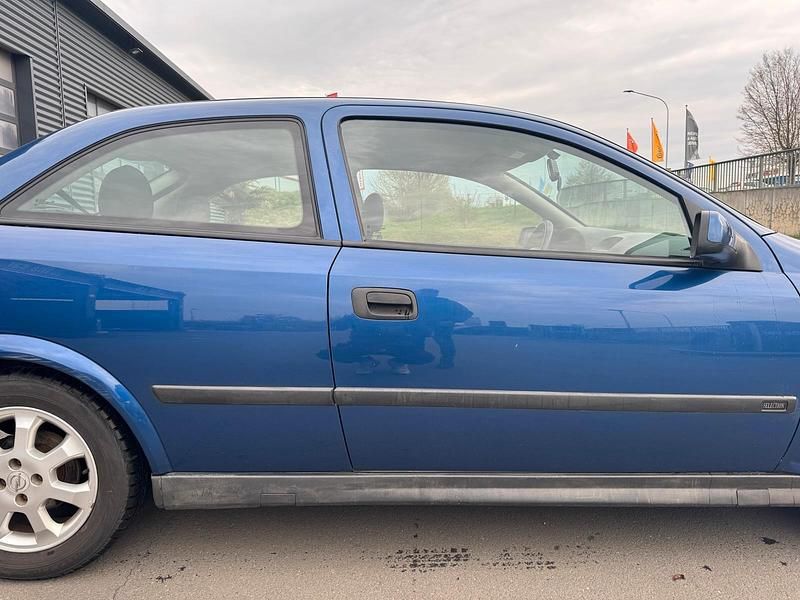 Second-hand Opel Astra 84 CP (61 kW) 2002 Albastru