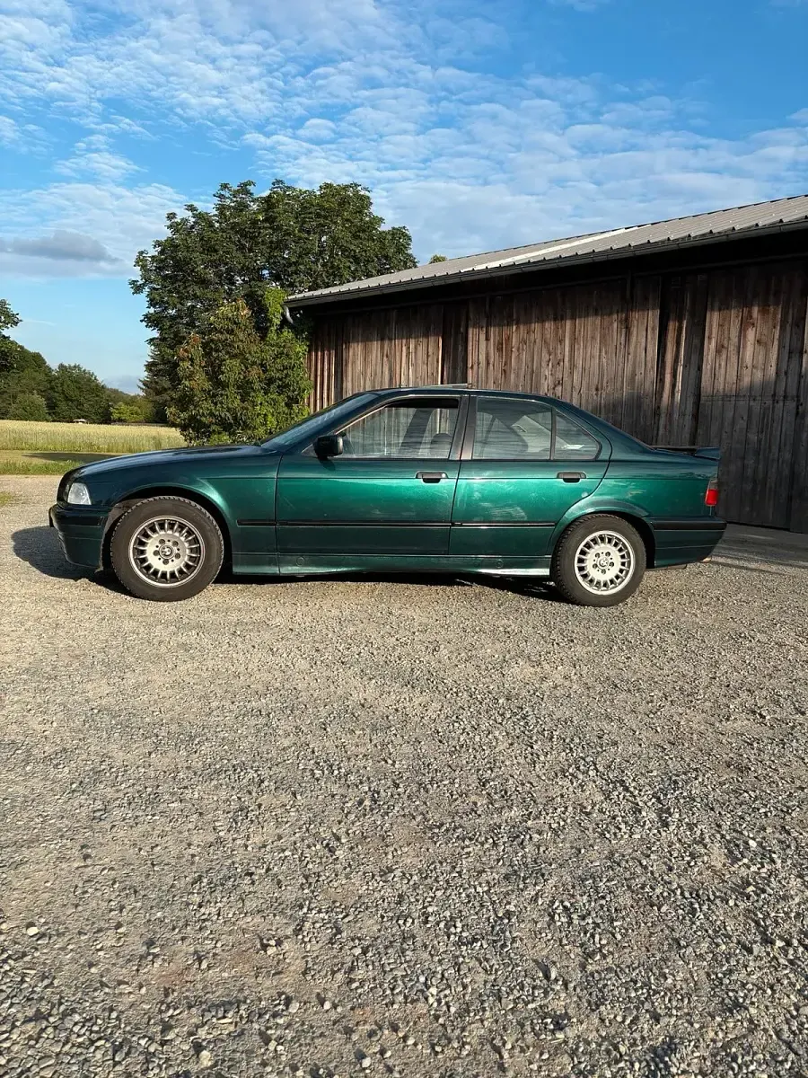 Gebraucht BMW 316 100 PS (73 kW) 1992 Grün Limousine