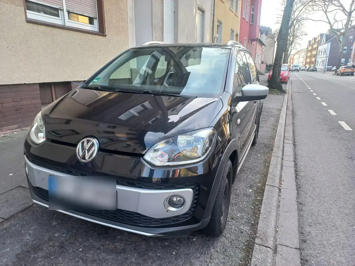 Second-hand VW cross up! 95 CP (69 kW) 2013 Negru Hatchback