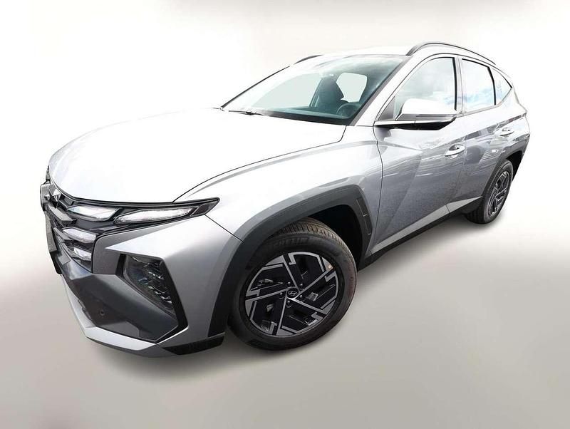 Shimmering silver metallic Neu 2025 Hyundai Tucson Select SUV | 31.480 € (Superpreis) - Bild 1/1