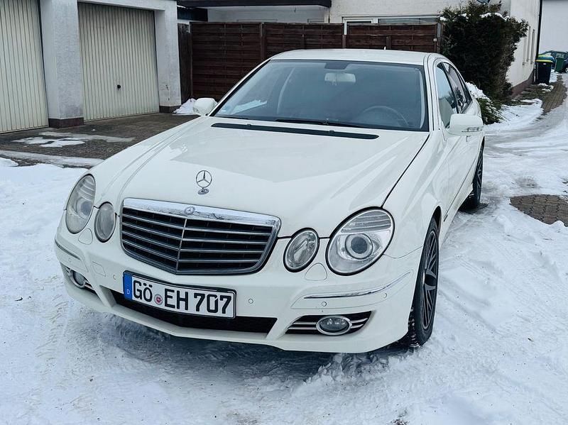 Weiß Gebraucht 2008 Mercedes E280 Limousine | 6.499 € (Fairer Preis) - Bild 1/4